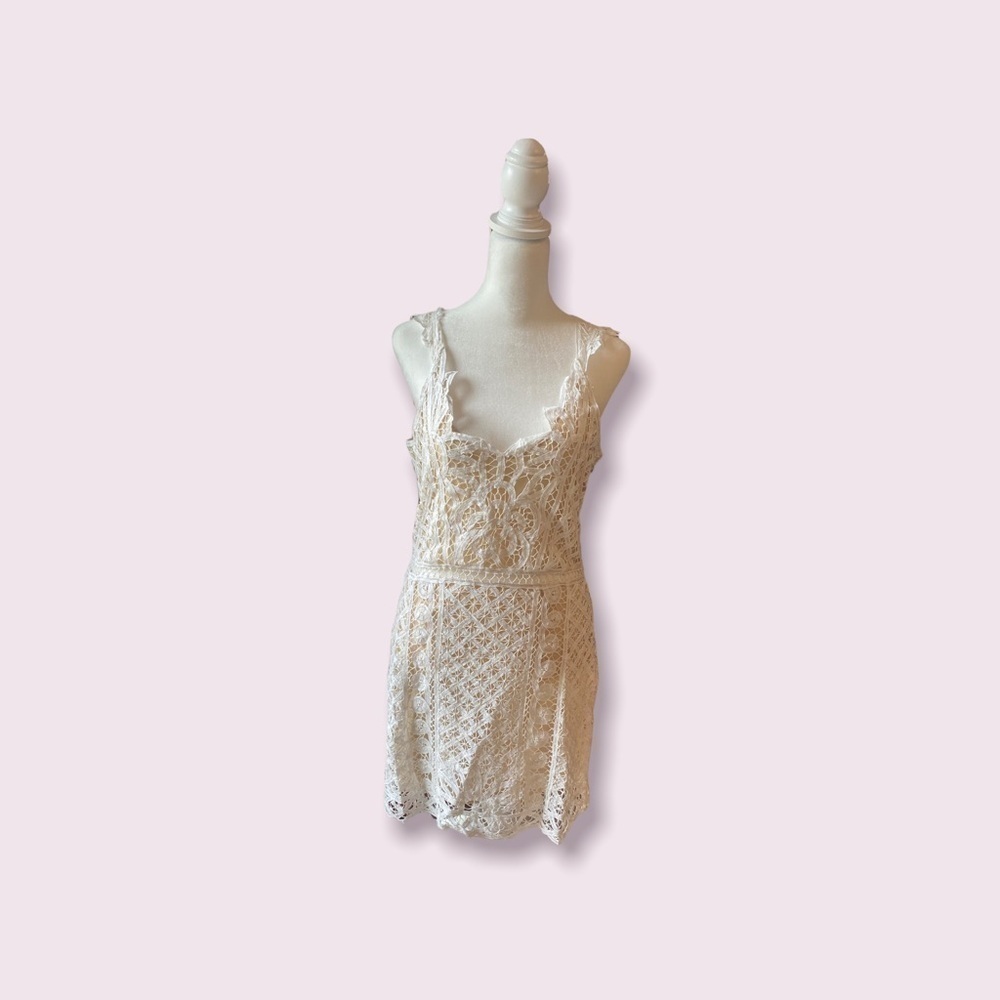 𝅺nwt Tobi Lace short Dress - Picture 3 of 4